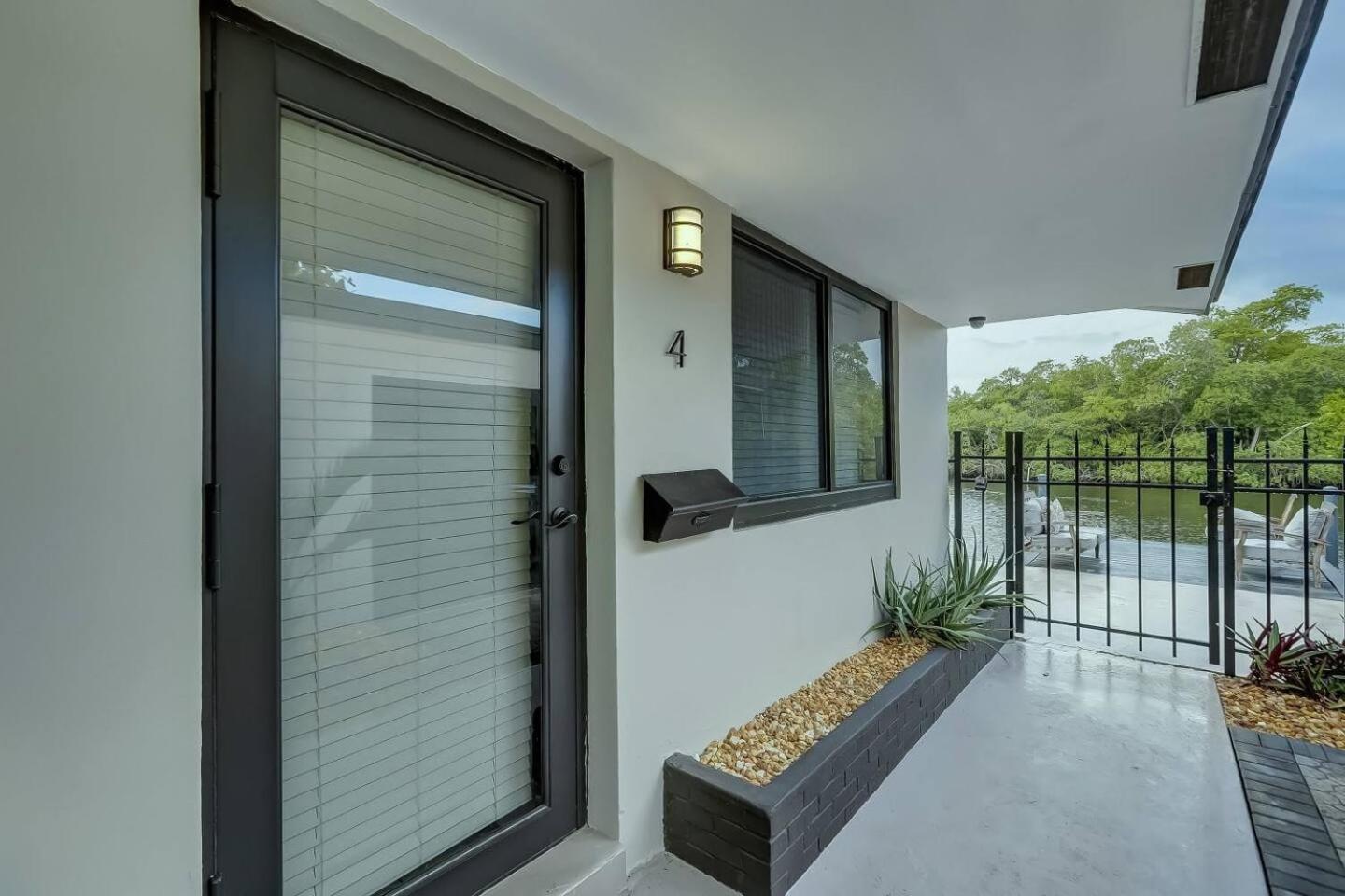 Waterfront Deck Pool Kayak Apartment Fort Lauderdale Exterior photo
